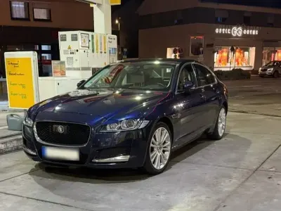 Gebraucht Jaguar XF 300 PS (220 kW) 2016 Blau Limousine