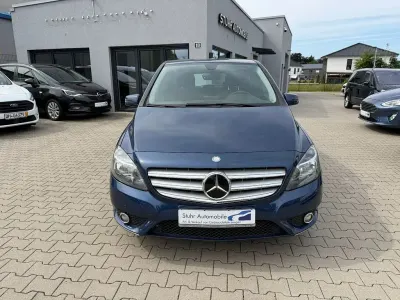Gebraucht Mercedes B200 156 PS (114 kW) 2012 Blau Kleinwagen
