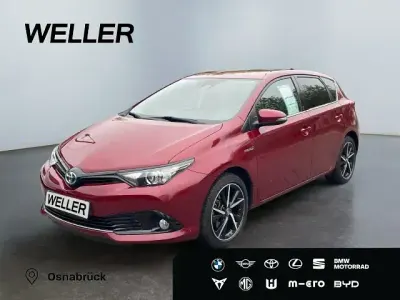 Gebraucht Toyota Auris Hybrid Team 136 PS (100 kW) 2018 Rot Limousine