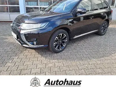 Gebraucht Mitsubishi Outlander P-HEV Top 121 PS (88 kW) 2016 Schwarz SUV