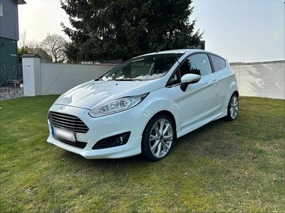 Gebraucht Ford Fiesta Titanium 101 PS (74 kW) 2014 Weiß Kleinwagen