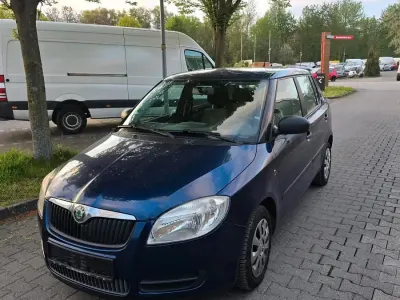 Gebraucht Skoda Fabia 69 PS (50 kW) 2009 Blau Limousine