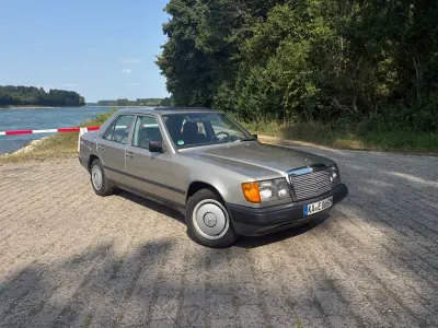 Gebraucht Mercedes E230 132 PS (97 kW) 1988 Silber Limousine