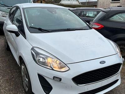 Weiß Gebraucht 2017 Ford Fiesta Cool & Connect Limousine | 3.125 €
