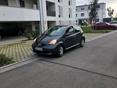Gebraucht Toyota Aygo 68 PS (50 kW) 2006 Grau Kleinwagen