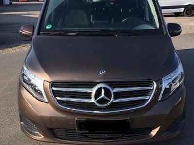 Gebraucht Mercedes V220 163 PS (119 kW) 2017 Braun Van / Kleinbus