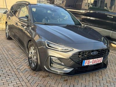Grau Gebraucht 2024 Ford Focus ST-Line Limousine | 23.990 € (Guter Preis)