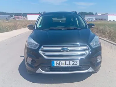 Gebraucht Ford Kuga Individual 182 PS (133 kW) 2017 Schwarz SUV