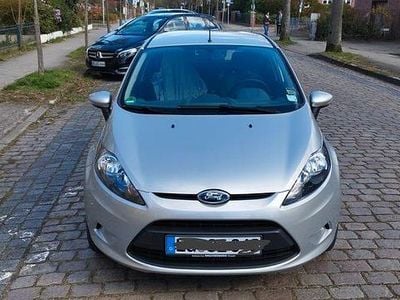 Gebraucht Ford Fiesta Trend 60 PS (44 kW) 2009 Silber Kleinwagen