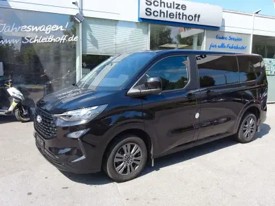 Gebraucht Ford Tourneo Titanium 136 PS (100 kW) 2025 Agate black Van / Kleinbus