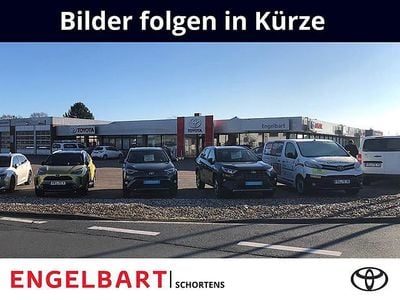 Gebraucht Toyota Yaris Hybrid Comfort 116 PS (85 kW) 2023 Pure) white ii (weiss Kleinwagen