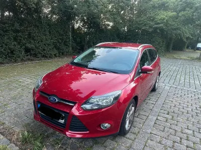 Gebraucht Ford Focus 100 PS (73 kW) 2013 Rot Kombi
