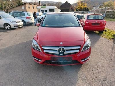 Gebraucht Mercedes B200 Edition 1 156 PS (114 kW) 2012 Rot Van / Kleinbus
