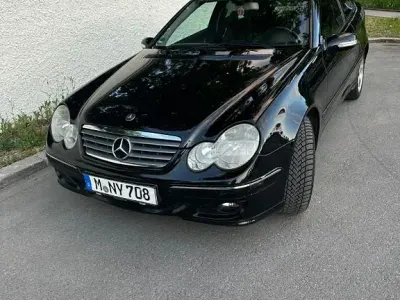 Gebraucht Mercedes C180 Classic 156 PS (114 kW) 2008 Schwarz Coupé