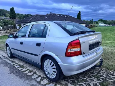 Używany Opel Astra Elegance 84 KM (61 kW) 2002 Srebrny Sedan/Limuzyna