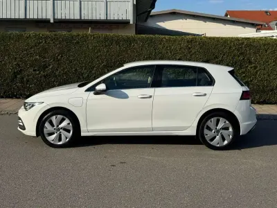 Gebraucht VW Golf VIII Style 204 PS (150 kW) 2022 Weiß Limousine