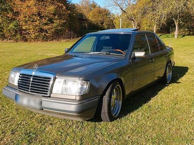 Usata Mercedes 200 75 CV (55 kW) 1990 Oro Berlina