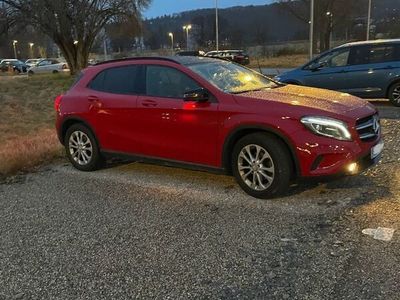 gebraucht Mercedes GLA200 - Rot neuer TÜV + Inspektion