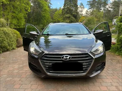 Gebraucht Hyundai i40 Premium 141 PS (103 kW) 2015 Braun Kombi
