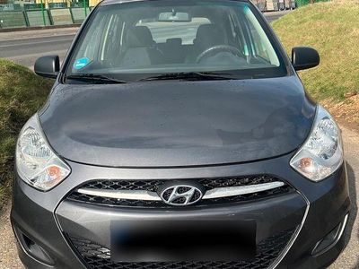 Gebraucht Hyundai i10 Edition 69 PS (50 kW) 2013 Grau Kleinwagen