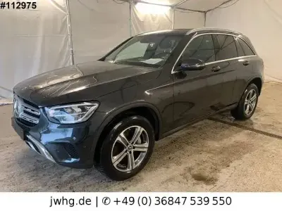 Używany Mercedes GLC300e AMG 320 KM (235 kW) 2022 Szary SUV