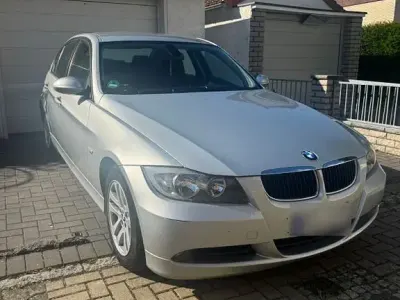Gebraucht BMW 318 122 PS (89 kW) 2006 Silber Limousine