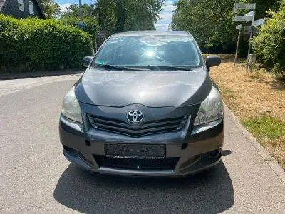 Gebraucht Toyota Verso Edition 126 PS (92 kW) 2012 Grau Van / Kleinbus