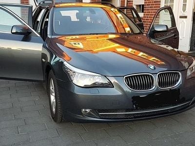 Gebraucht BMW 525 197 PS (144 kW) 2007 Grau Kombi