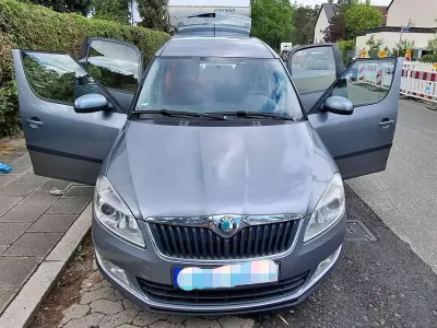 Gebraucht Skoda Roomster Active 86 PS (63 kW) 2012 Silber Van / Kleinbus