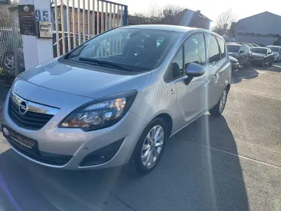 Begagnad Opel Meriva Active 140 HK (102 kW) 2013 Silver Minibuss