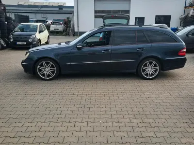 Gebraucht Mercedes E280 Avantgarde 177 PS (130 kW) 2004 Blau Kombi