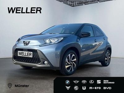 Neu Toyota Aygo 72 PS (52 kW) 2025 Celestite grey metallic/ dach mysticschwarz mica (grau) Kleinwagen