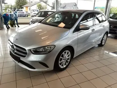 Gebraucht Mercedes B180 136 PS (100 kW) 2020 Silber Kleinwagen