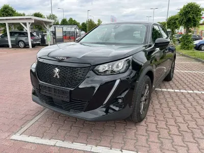 Gebraucht Peugeot 2008 Active 131 PS (96 kW) 2021 Schwarz SUV