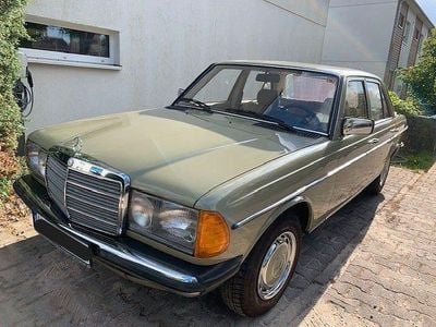 Gebraucht Mercedes 230 136 PS (100 kW) 1984 Grün Limousine
