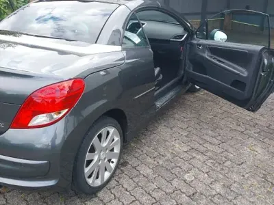 Gebraucht Peugeot 207 CC Premium 120 PS (88 kW) 2012 Grau Cabrio