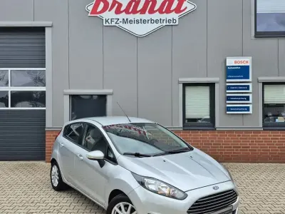 Gebraucht Ford Fiesta Trend 101 PS (74 kW) 2013 Silber Kleinwagen