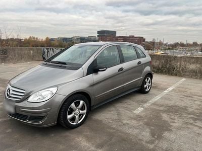 Gebraucht Mercedes B200 140 PS (102 kW) 2008 Grau Van / Kleinbus
