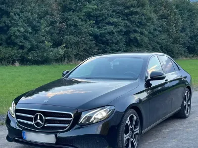 Gebraucht Mercedes E220 Avantgarde 194 PS (142 kW) 2019 Schwarz Limousine