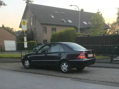Gebraucht Mercedes C180 129 PS (94 kW) 2001 Andere farben Limousine