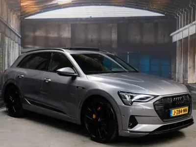 Usata Audi e-tron Sport 300 kW (408 CV) 2019 Grigio SUV