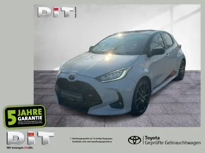 Gebraucht Toyota Yaris Hybrid Sport 116 PS (85 kW) 2022 Ash grey / black mica (metallic) SUV
