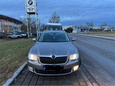 Grau Gebraucht 2011 Skoda Superb Elegance Kombi | 4.000 € (Guter Preis)