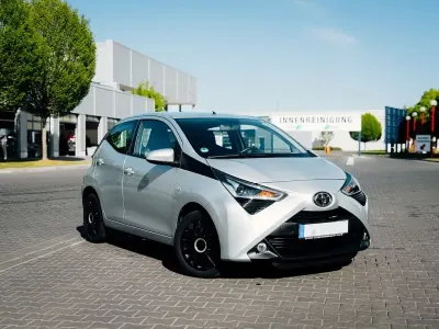 Second-hand Toyota Aygo X-play 72 CP (52 kW) 2019 Argintiu Hatchback