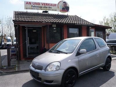 Usado Toyota Yaris Sol 87 HP (63 kW) 2005 Cinzento Citadino