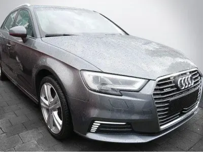 Gebraucht Audi e-tron Sport 204 PS (150 kW) 2020 Grau SUV