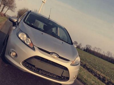 Gebraucht Ford Fiesta Champions Edition 69 PS (50 kW) 2012 Silber Kleinwagen