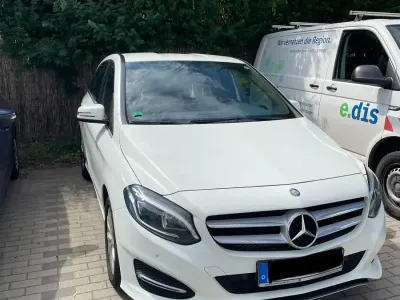 Gebraucht Mercedes B180 122 PS (89 kW) 2015 Weiß Kleinwagen