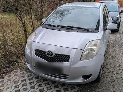 Gebraucht Toyota Yaris 64 PS (47 kW) 2008 Silber Kleinwagen