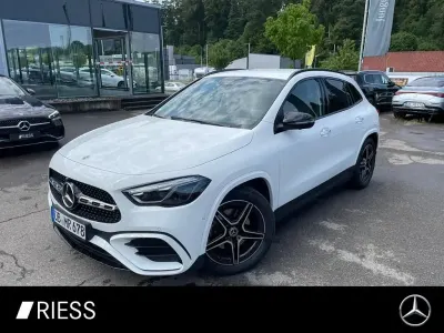 Gebraucht Mercedes GLA200 AMG 150 PS (110 kW) 2026 Unilack polarweiß SUV